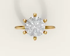 Diamond solitaire ring in 18k yellow gold