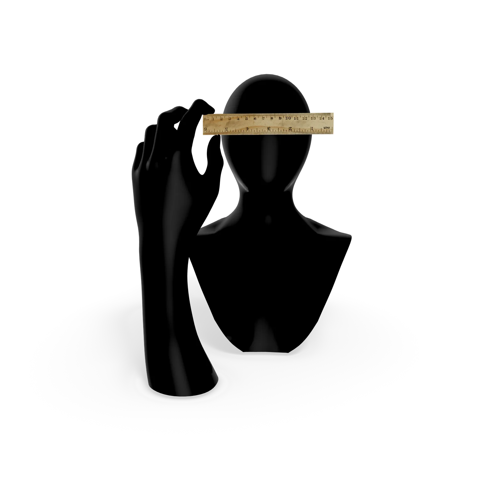 Mannequin noir tenant une règle devant les yeux : outils de mesure de l’écart pupillaire, de détection de la forme du visage et de colorimétrie pour opticiens